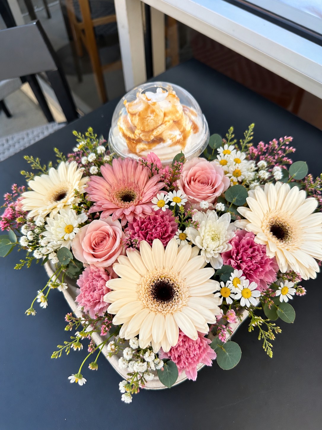 Cup & Bloom bouquet with pink roses, cream gerbera daisies and a caramel-topped coffee